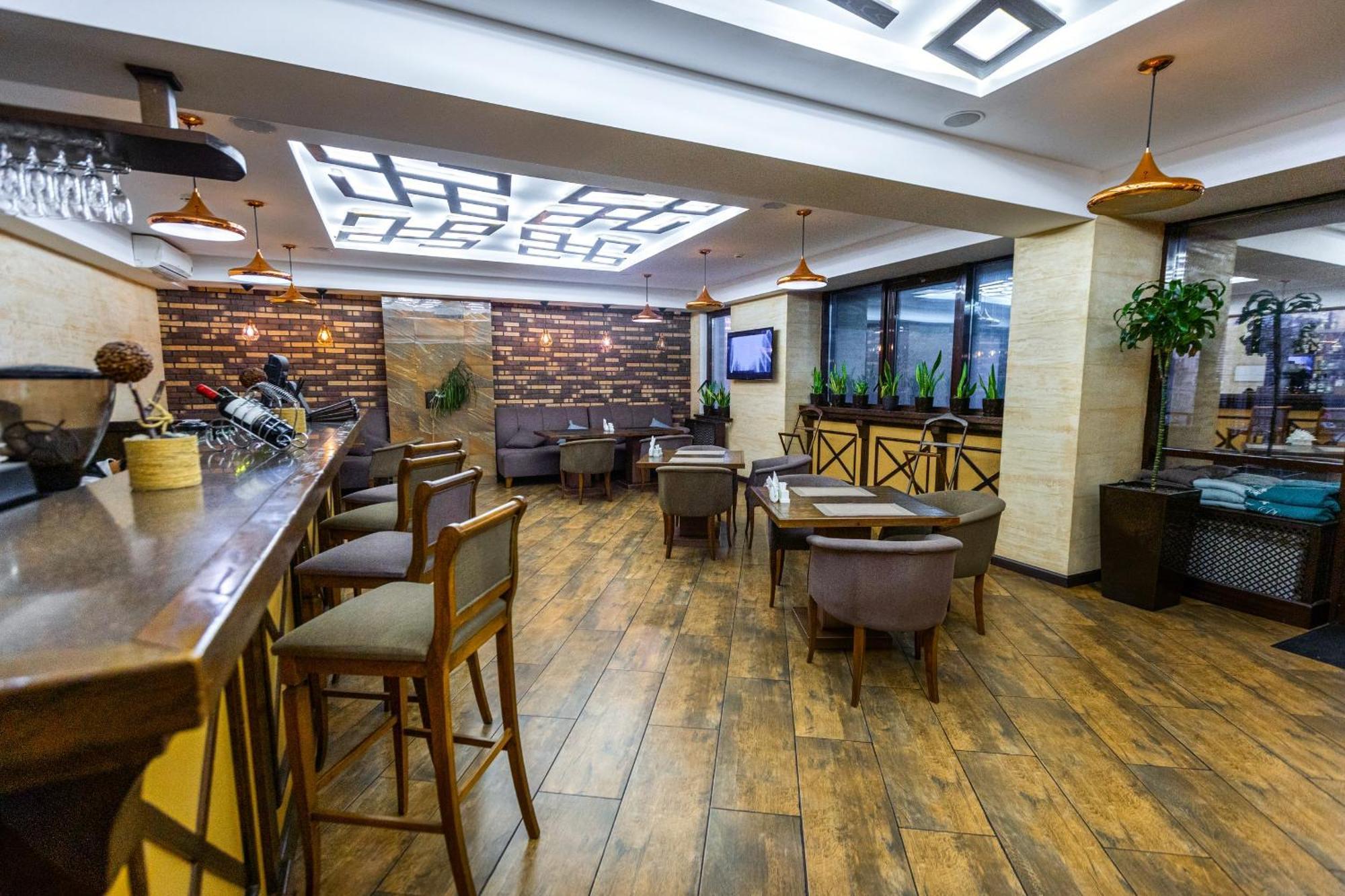 Plaza Hotel Almaty Exterior photo