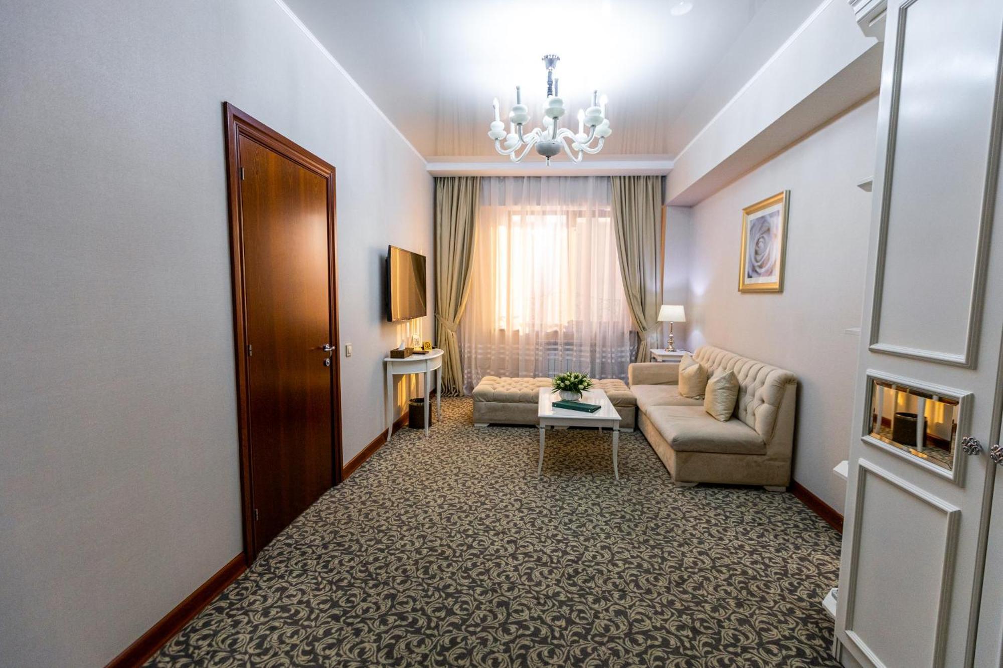Plaza Hotel Almaty Room photo