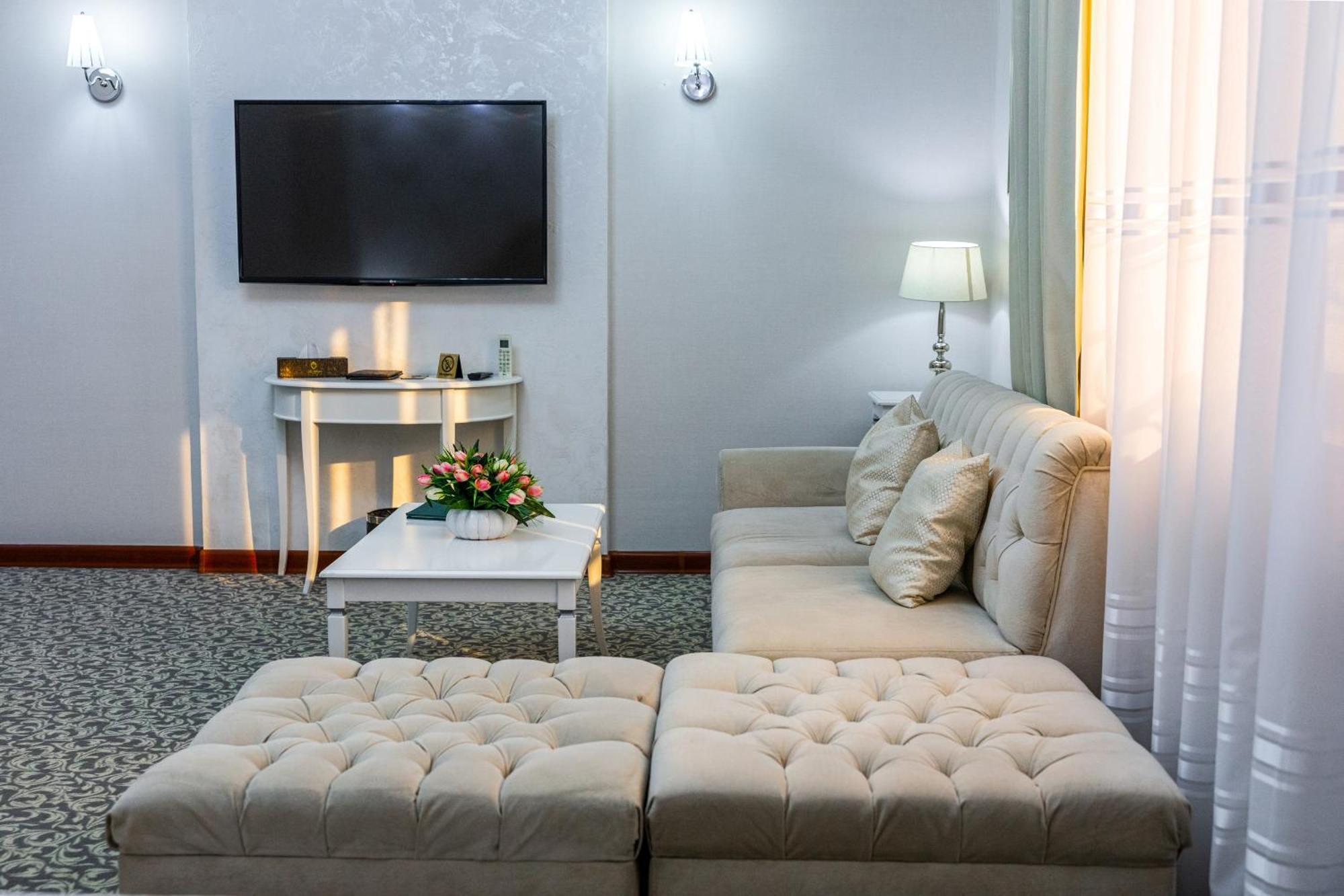 Plaza Hotel Almaty Room photo