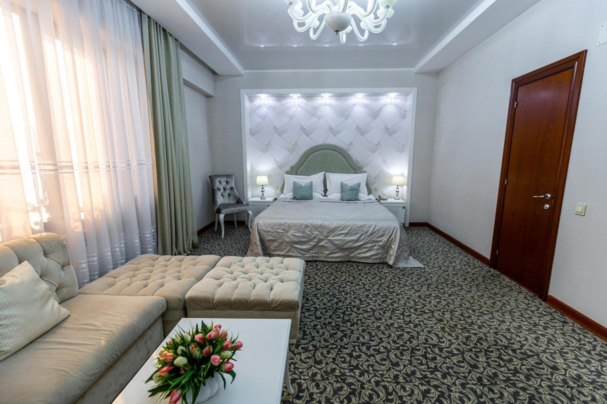 Plaza Hotel Almaty Room photo
