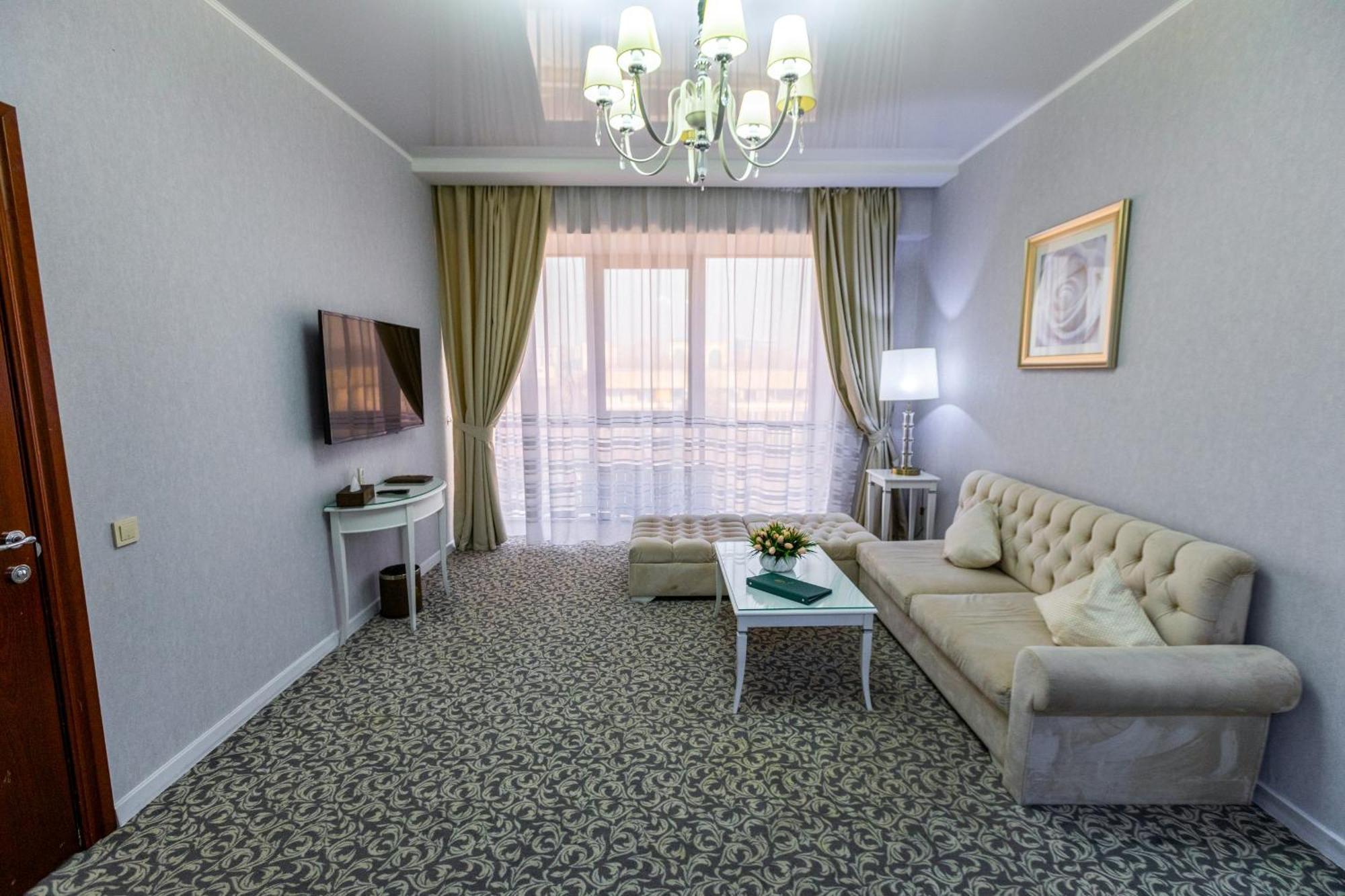 Plaza Hotel Almaty Exterior photo