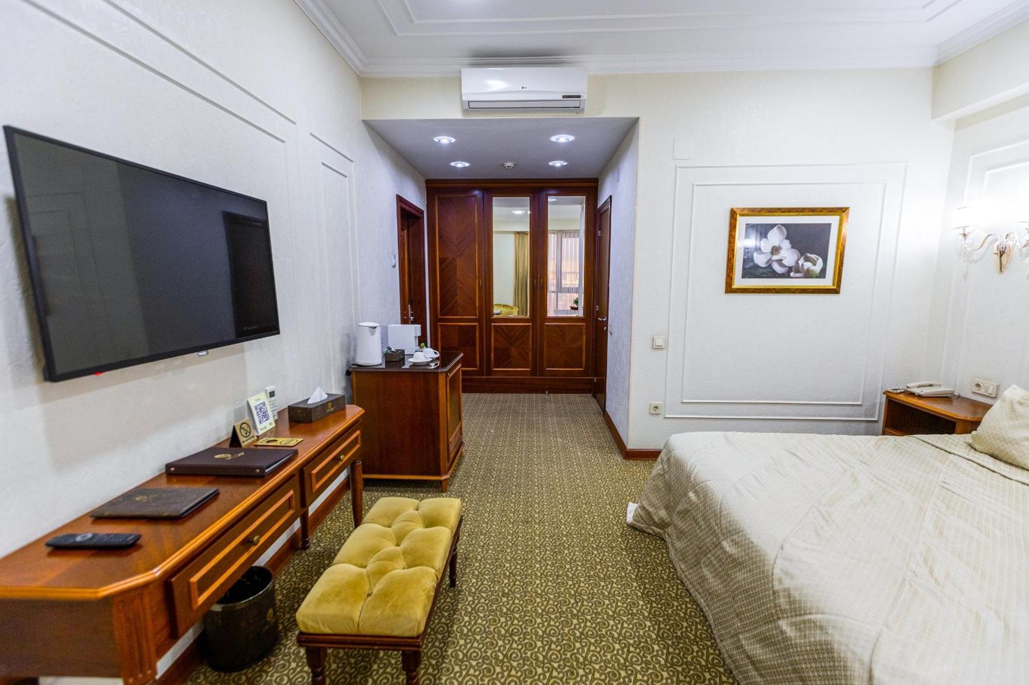 Plaza Hotel Almaty Room photo