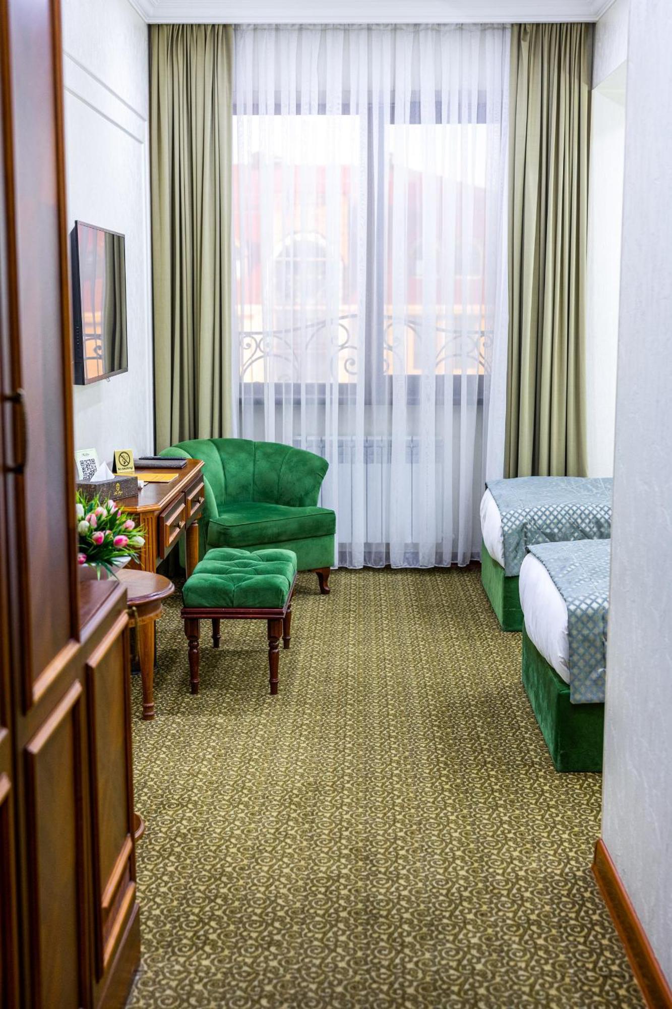 Plaza Hotel Almaty Room photo